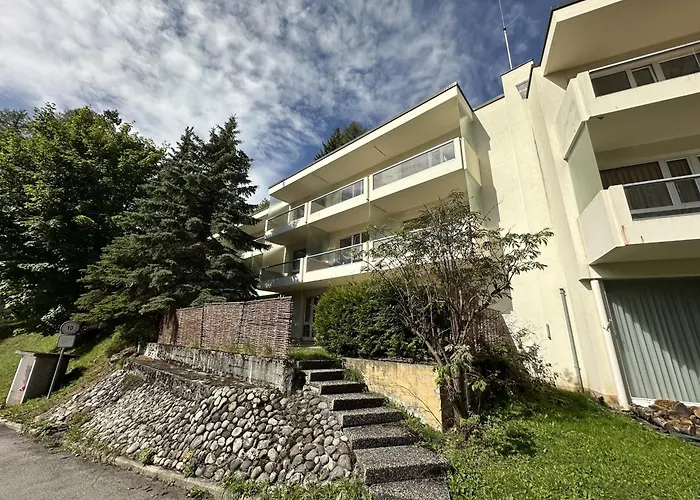 Alpine Clubhouse بيت شباب *