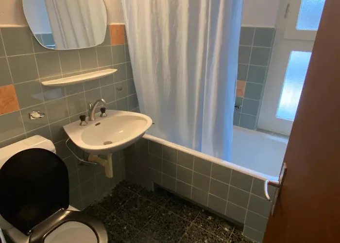 Alpine Clubhouse ليسين