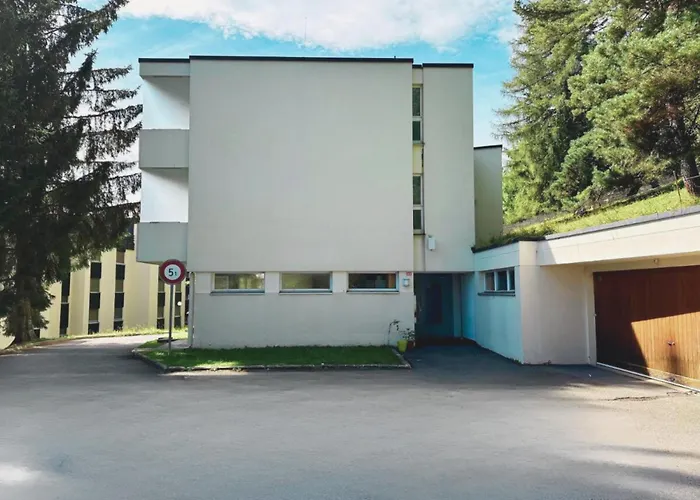 Alpine Clubhouse بيت شباب